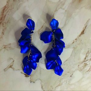 NEW Blue petals earrings